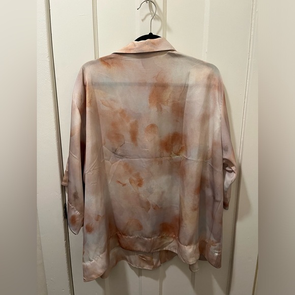 H&M Tie Dye Short Sleeve Blouse - Picture 2 of 3